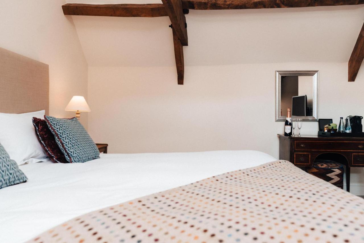 Cat And Custard Pot Inn Shipton Moyne Экстерьер фото