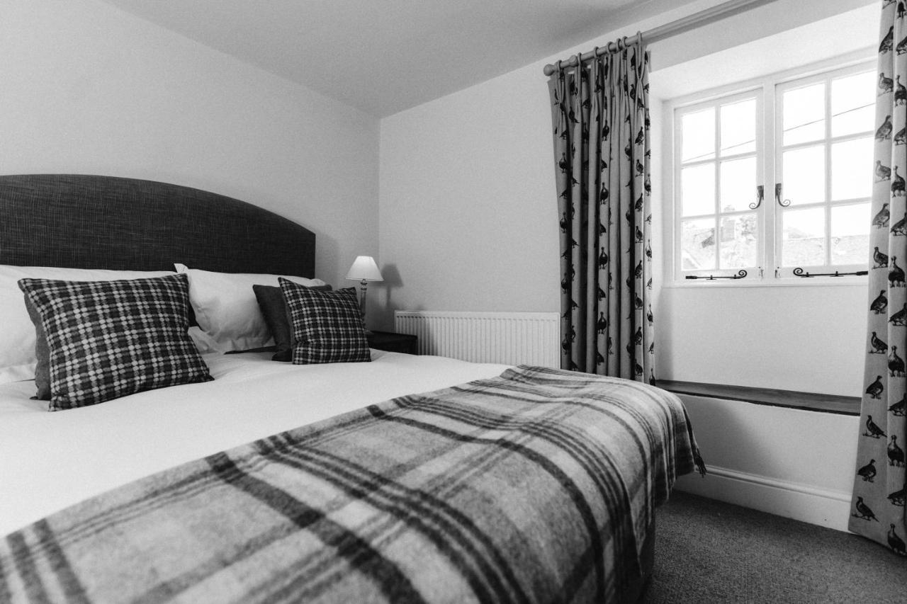 Cat And Custard Pot Inn Shipton Moyne Экстерьер фото