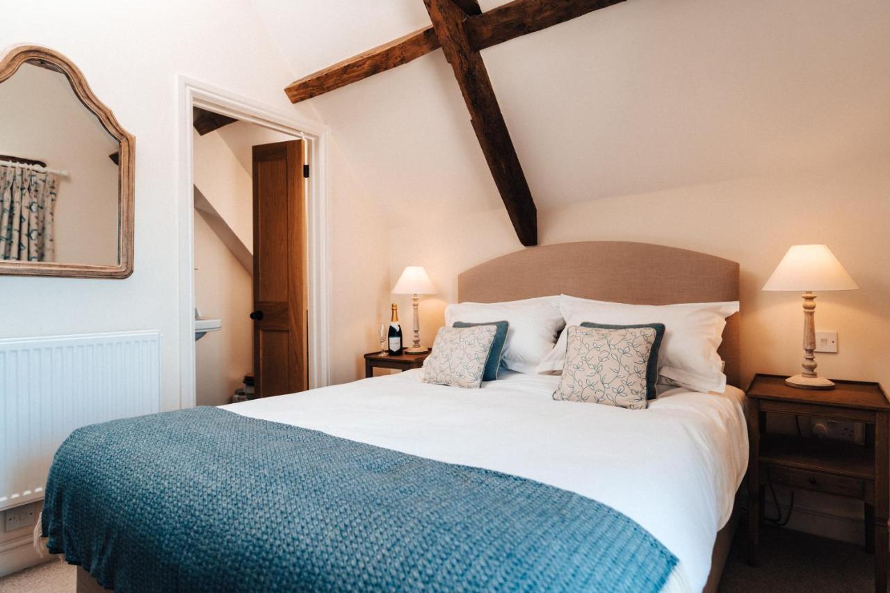 Cat And Custard Pot Inn Shipton Moyne Экстерьер фото
