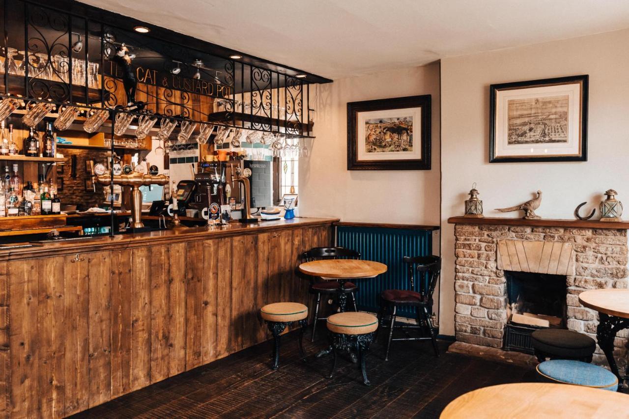 Cat And Custard Pot Inn Shipton Moyne Экстерьер фото